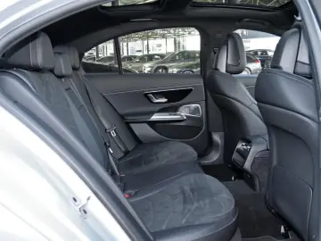 MERCEDES-BENZ E 400 e 4M AMG Night Panorama Distronic 360