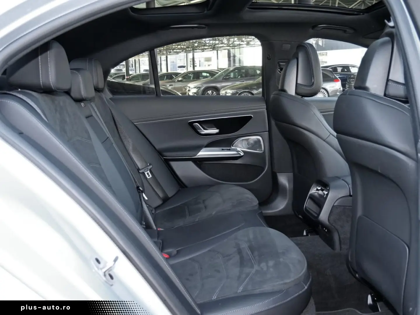 MERCEDES-BENZ E 400 e 4M AMG Night Panorama Distronic 360