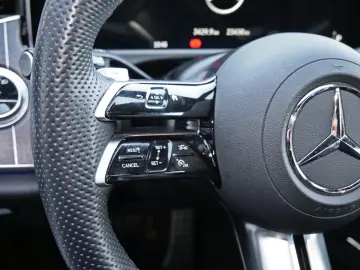 MERCEDES-BENZ E 400 e 4M AMG Night Panorama Distronic 360