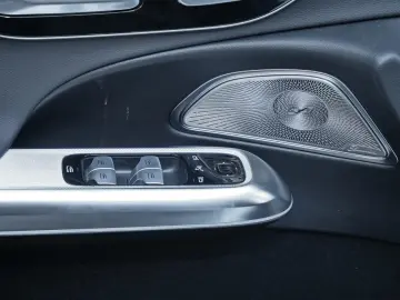 MERCEDES-BENZ E 400 e 4M AMG Night Panorama Distronic 360