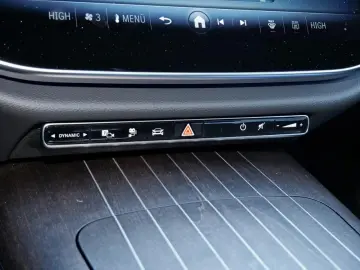 MERCEDES-BENZ E 400 e 4M AMG Night Panorama Distronic 360