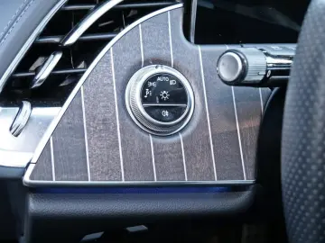 MERCEDES-BENZ E 400 e 4M AMG Night Panorama Distronic 360