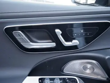 MERCEDES-BENZ E 400 e 4M AMG Night Panorama Distronic 360