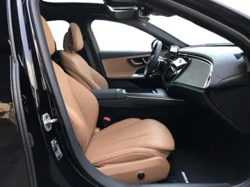 MERCEDES-BENZ E 200 4MATIC AMG Pano Burm DigitalLight