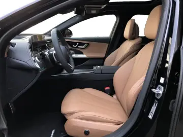 MERCEDES-BENZ E 200 4MATIC AMG Pano Burm DigitalLight
