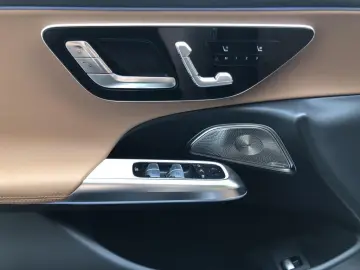 MERCEDES-BENZ E 200 4MATIC AMG Pano Burm DigitalLight