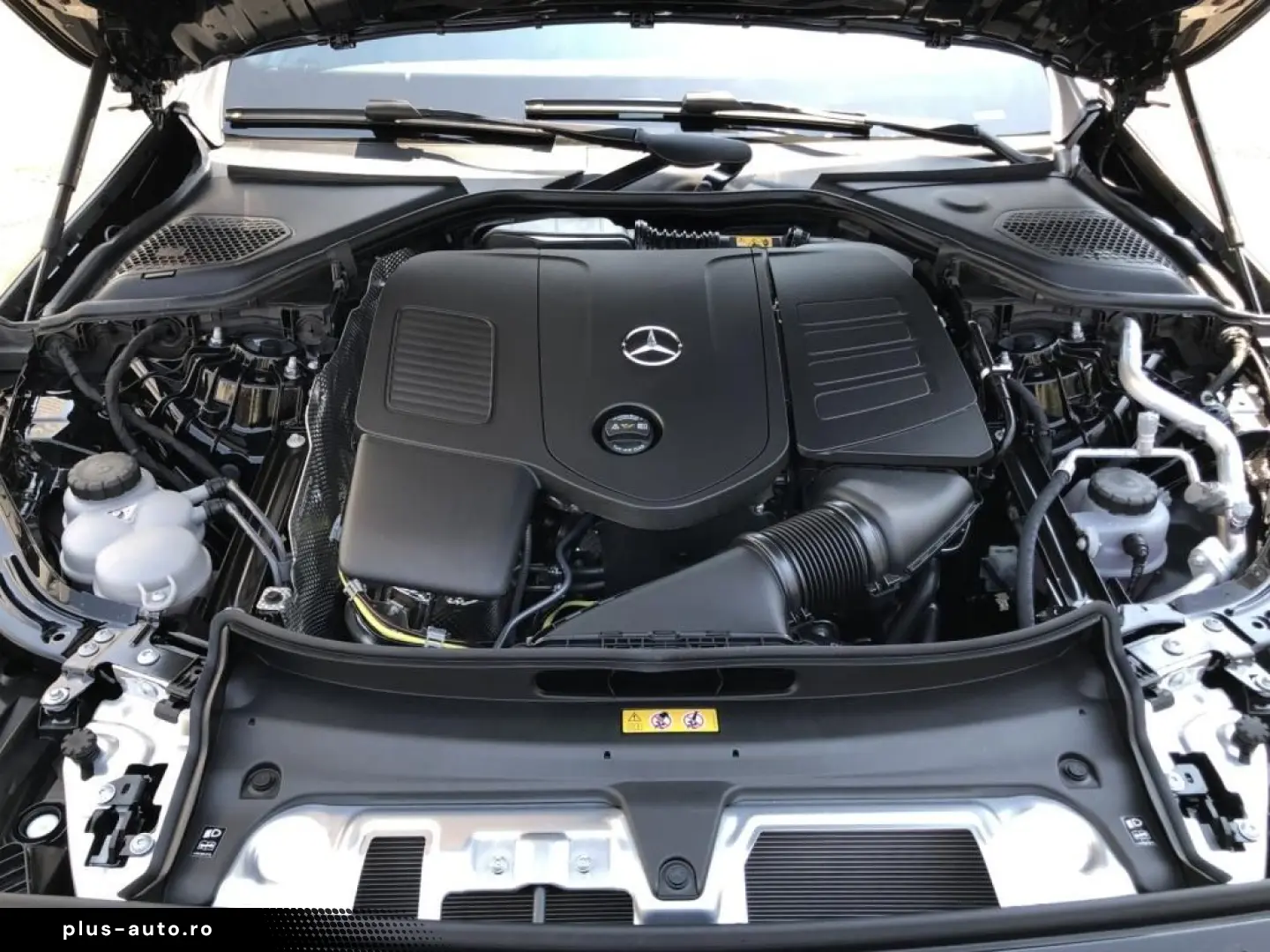 MERCEDES-BENZ E 200 4MATIC AMG Pano Burm DigitalLight