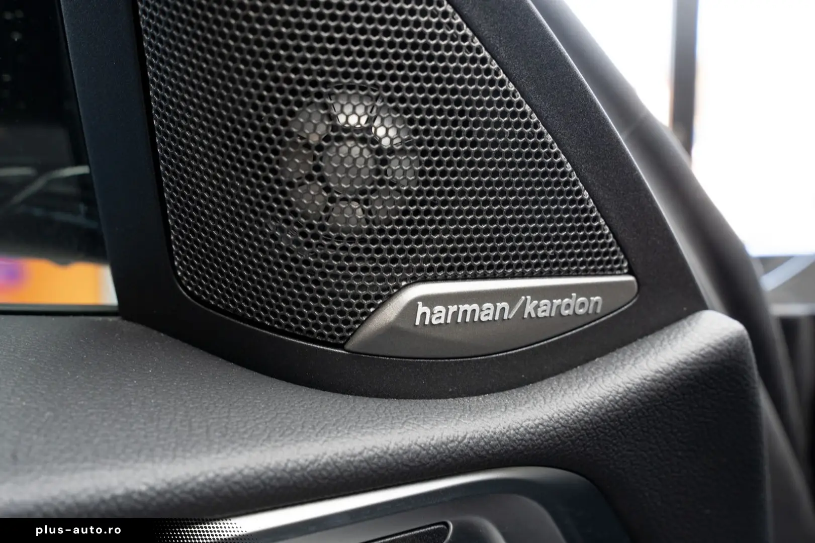 BMW M4 Coupe Competition  H&K 360  Carbon HUD INNO