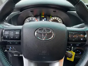 TOYOTA Hilux 4x4 Double Cab Comfort  ACC CAM SHZ CarPla