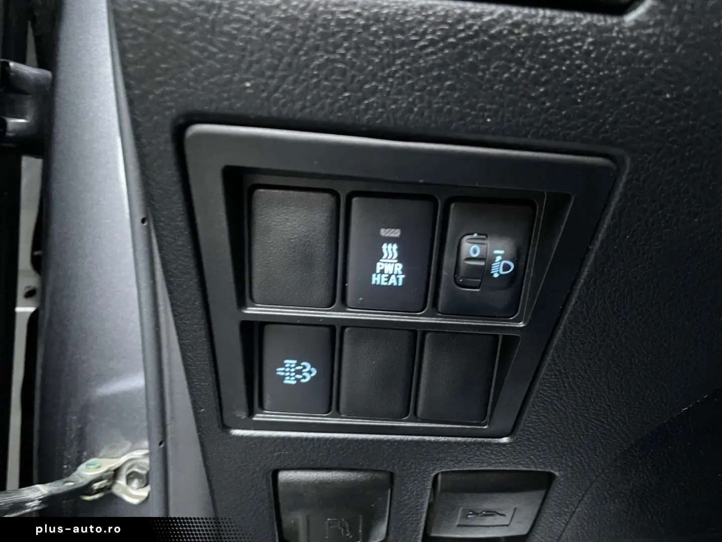 TOYOTA Hilux 4x4 Double Cab Comfort  ACC CAM SHZ CarPla