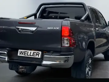 TOYOTA Hilux 4x4 Double Cab Comfort  ACC CAM SHZ CarPla