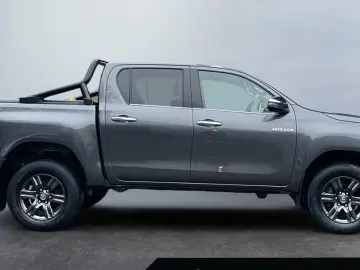 TOYOTA Hilux 4x4 Double Cab Comfort  ACC CAM SHZ CarPla
