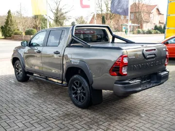 TOYOTA Hilux Double Cab Invincible 4x4