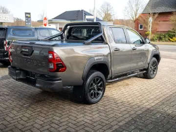 TOYOTA Hilux Double Cab Invincible 4x4