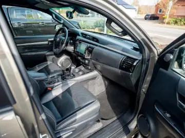 TOYOTA Hilux Double Cab Invincible 4x4