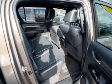 TOYOTA Hilux Double Cab Invincible 4x4