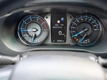 TOYOTA Hilux Double Cab Invincible 4x4