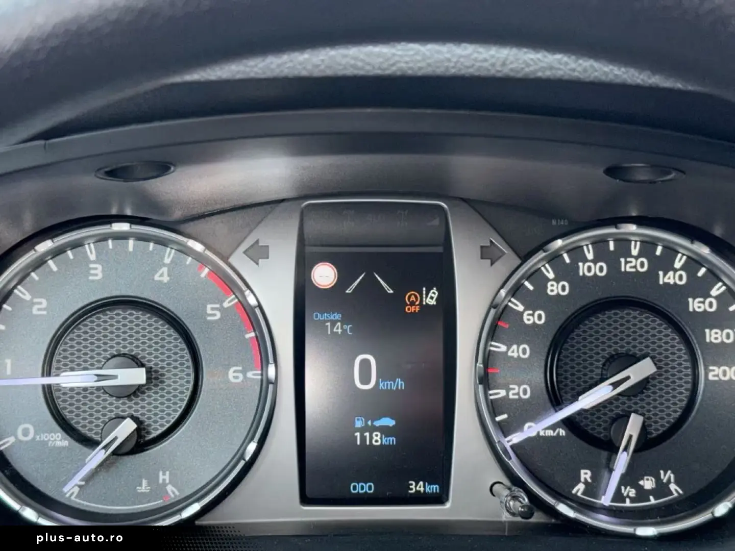 Toyota Hilux 2.8 Double Cab Schalter CarPlay