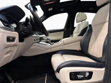 BMW X6 M50i Individual 22