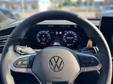 VW Tiguan R-Line 1 5 l eTSI OPF 150PS HD-MATRIX ACC