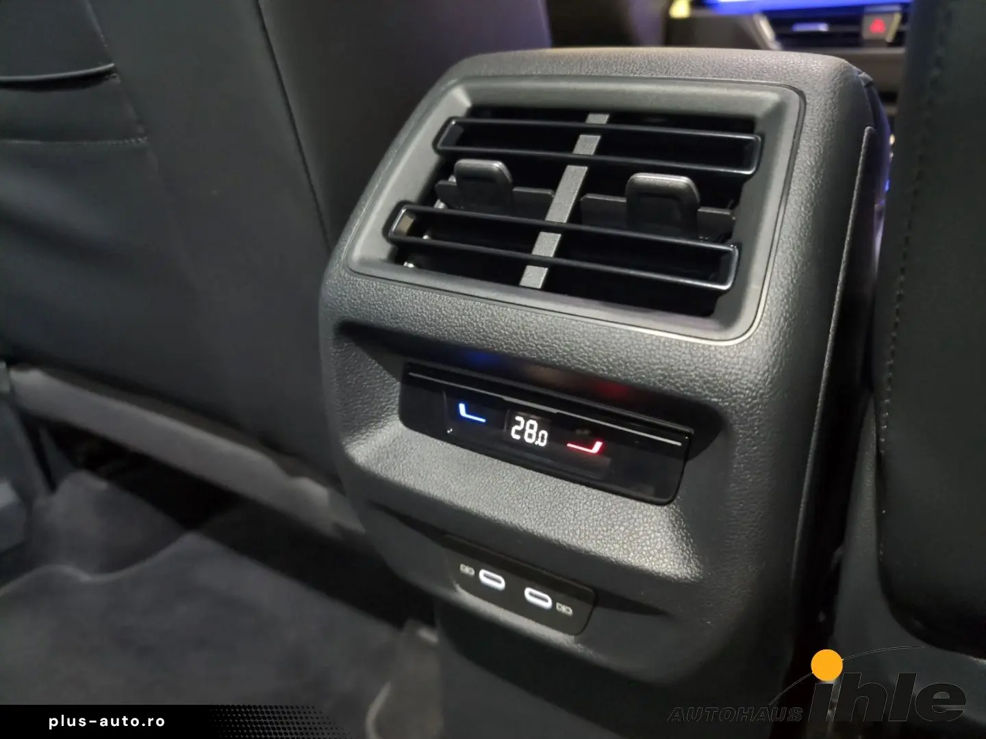 VW Tayron R-Line 2 0 TDI DSG HARMAN-KARDON HUD AHK