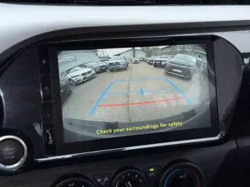 Toyota Hilux 2.8 Double Cab Schalter CarPlay