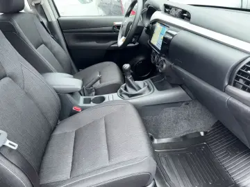 Toyota Hilux 2.8 Double Cab Schalter CarPlay