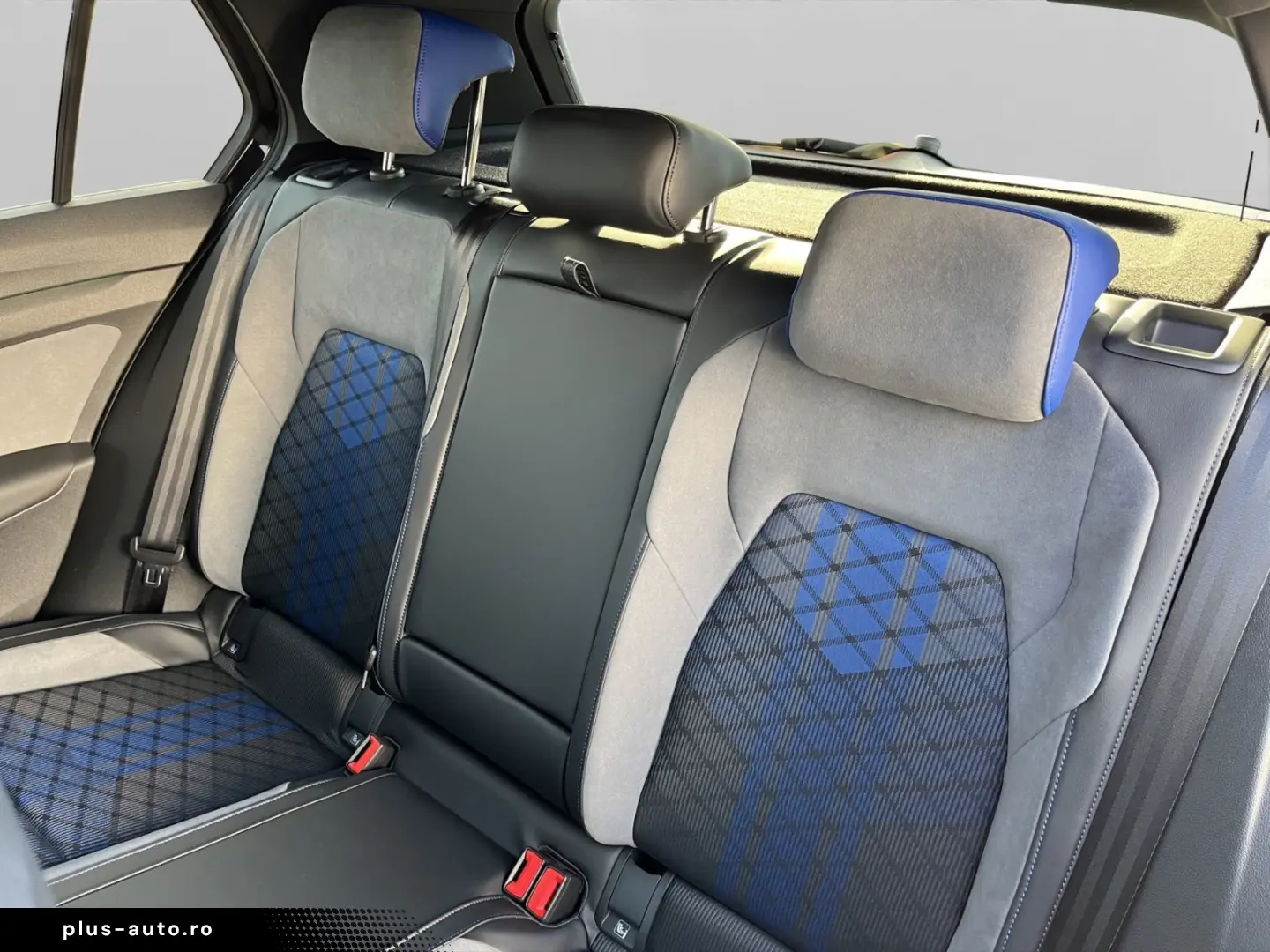 VW Golf VIII 8 R Perf. 2.0 TSI DSG 4M ACC Carplay