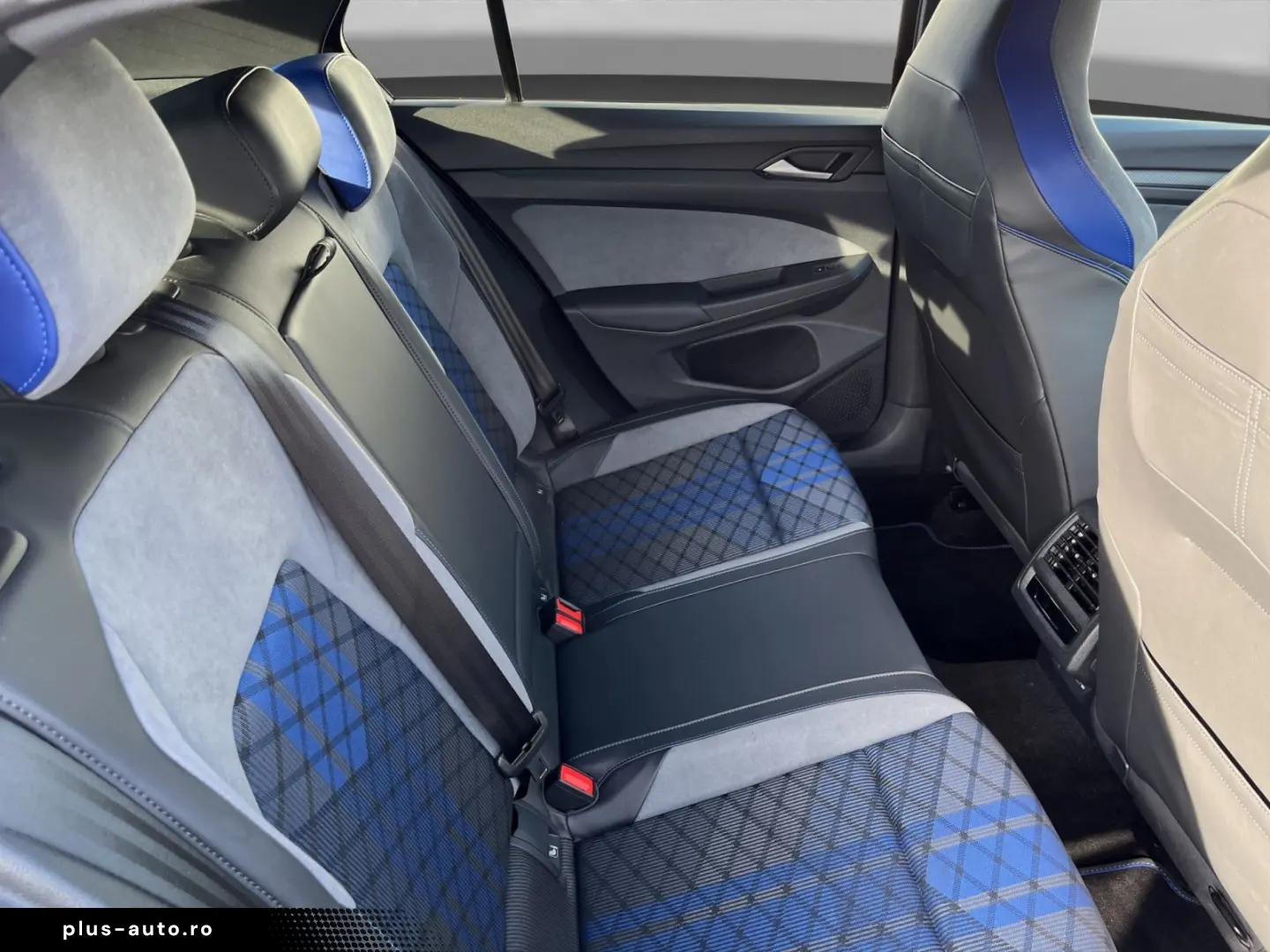 VW Golf VIII 8 R Perf. 2.0 TSI DSG 4M ACC Carplay