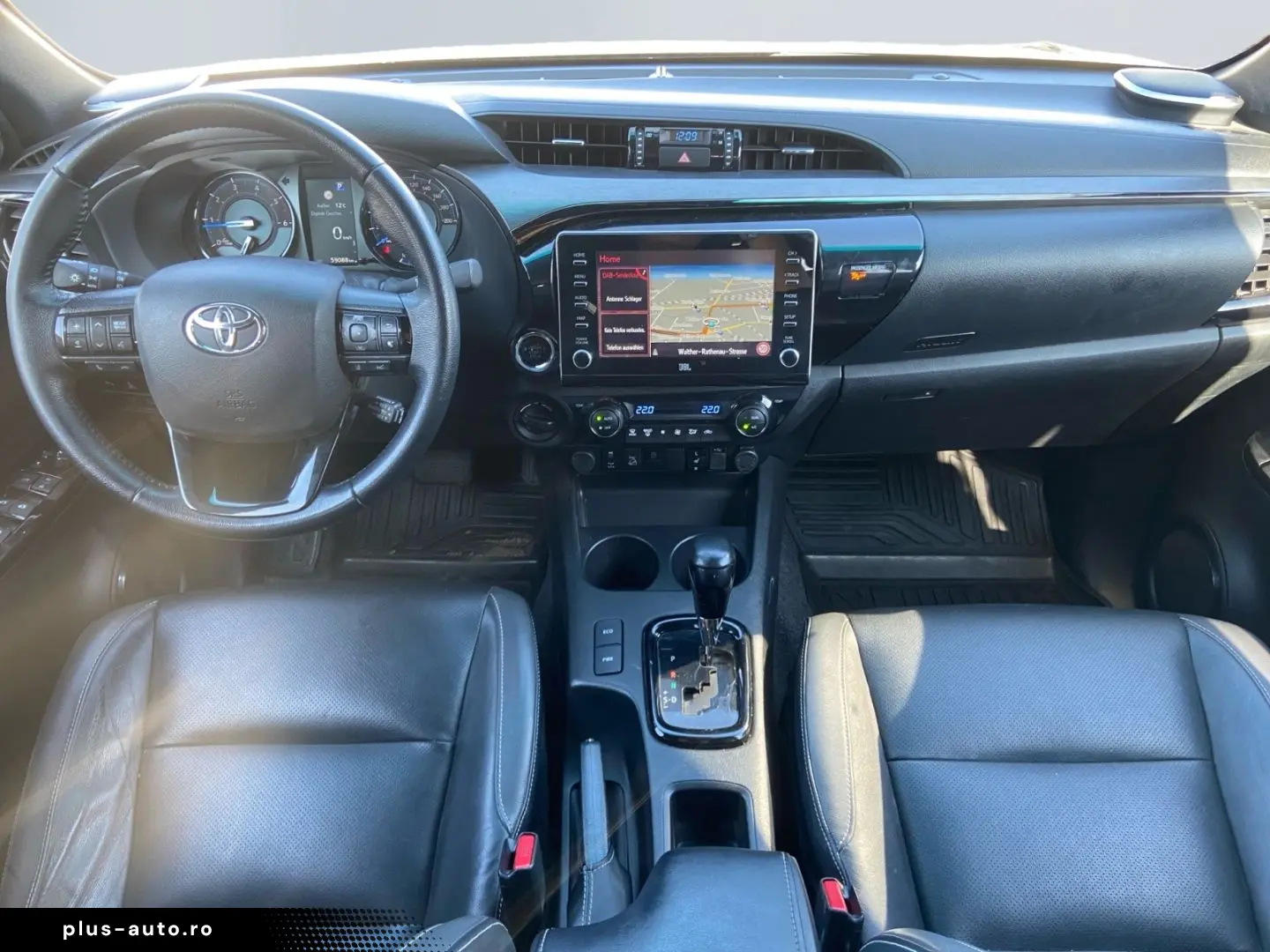 TOYOTA Hilux 4x4 Double Cab Invincible  360  Leder AHK