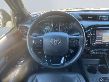 TOYOTA Hilux 4x4 Double Cab Invincible  360  Leder AHK