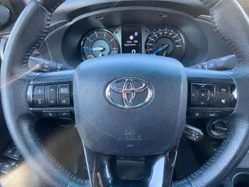 TOYOTA Hilux 4x4 Double Cab Invincible  360  Leder AHK