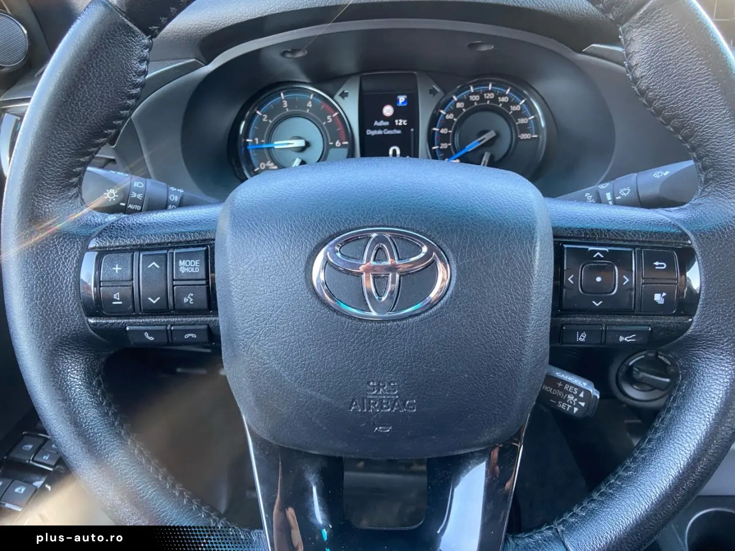 TOYOTA Hilux 4x4 Double Cab Invincible  360  Leder AHK