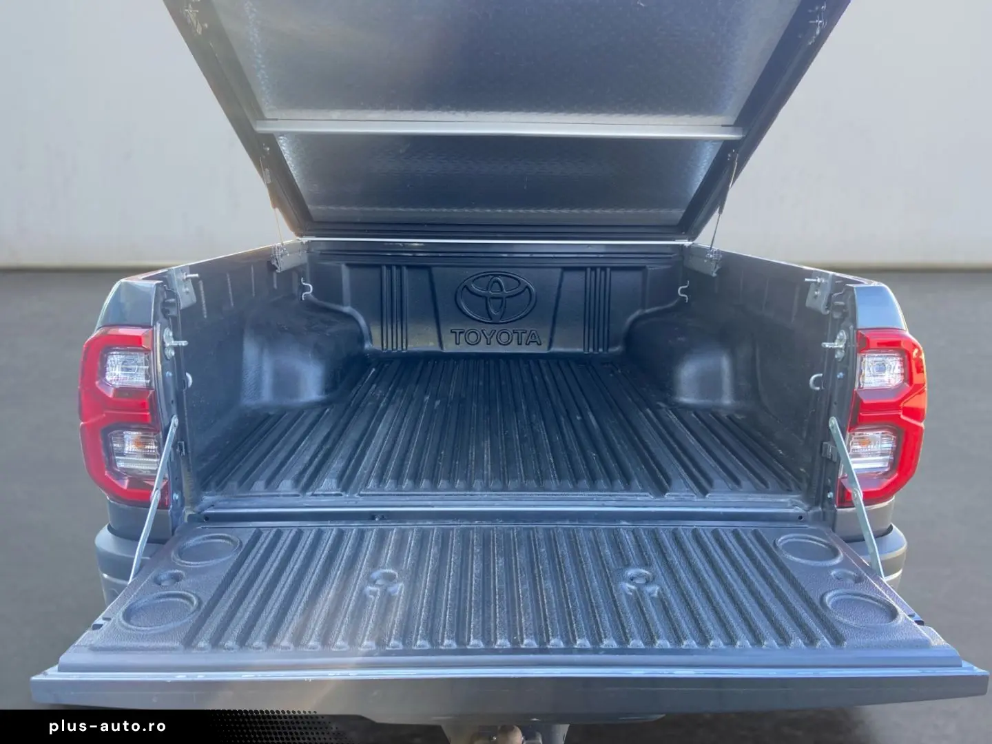 TOYOTA Hilux 4x4 Double Cab Invincible  360  Leder AHK