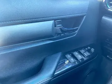 TOYOTA Hilux 4x4 Double Cab Invincible  360  Leder AHK