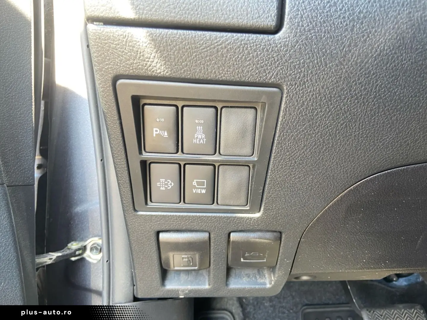 TOYOTA Hilux 4x4 Double Cab Invincible  360  Leder AHK