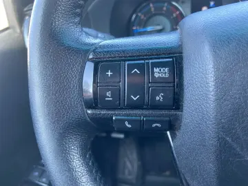 TOYOTA Hilux 4x4 Double Cab Invincible  360  Leder AHK