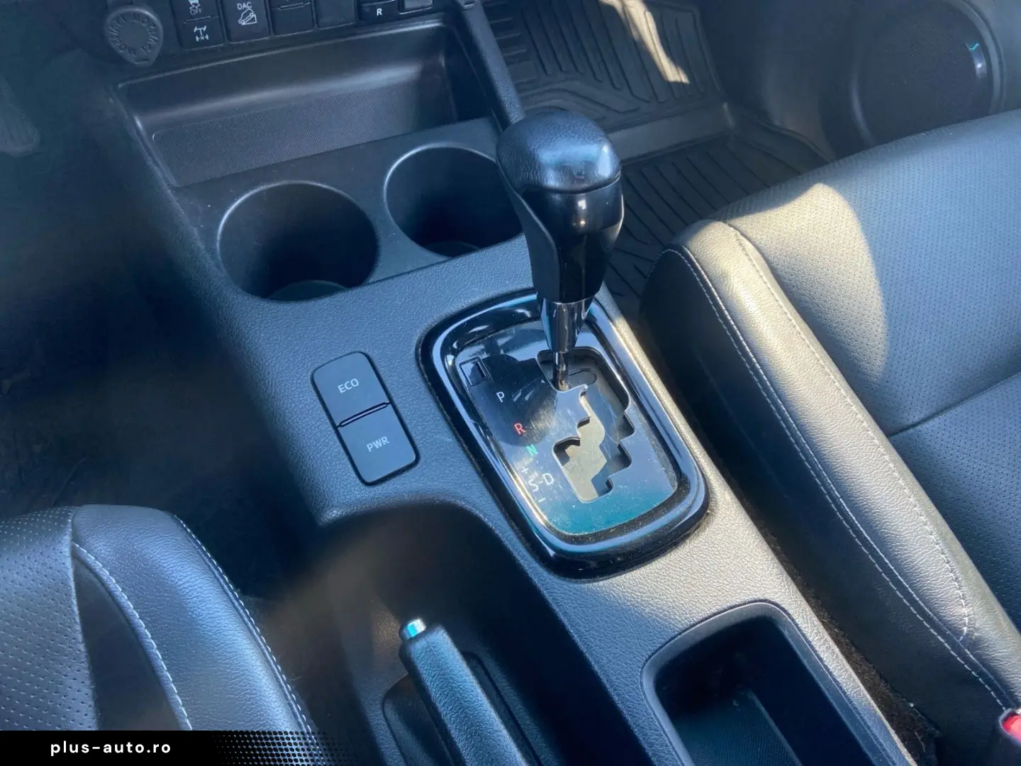 TOYOTA Hilux 4x4 Double Cab Invincible  360  Leder AHK