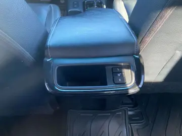 TOYOTA Hilux 4x4 Double Cab Invincible  360  Leder AHK