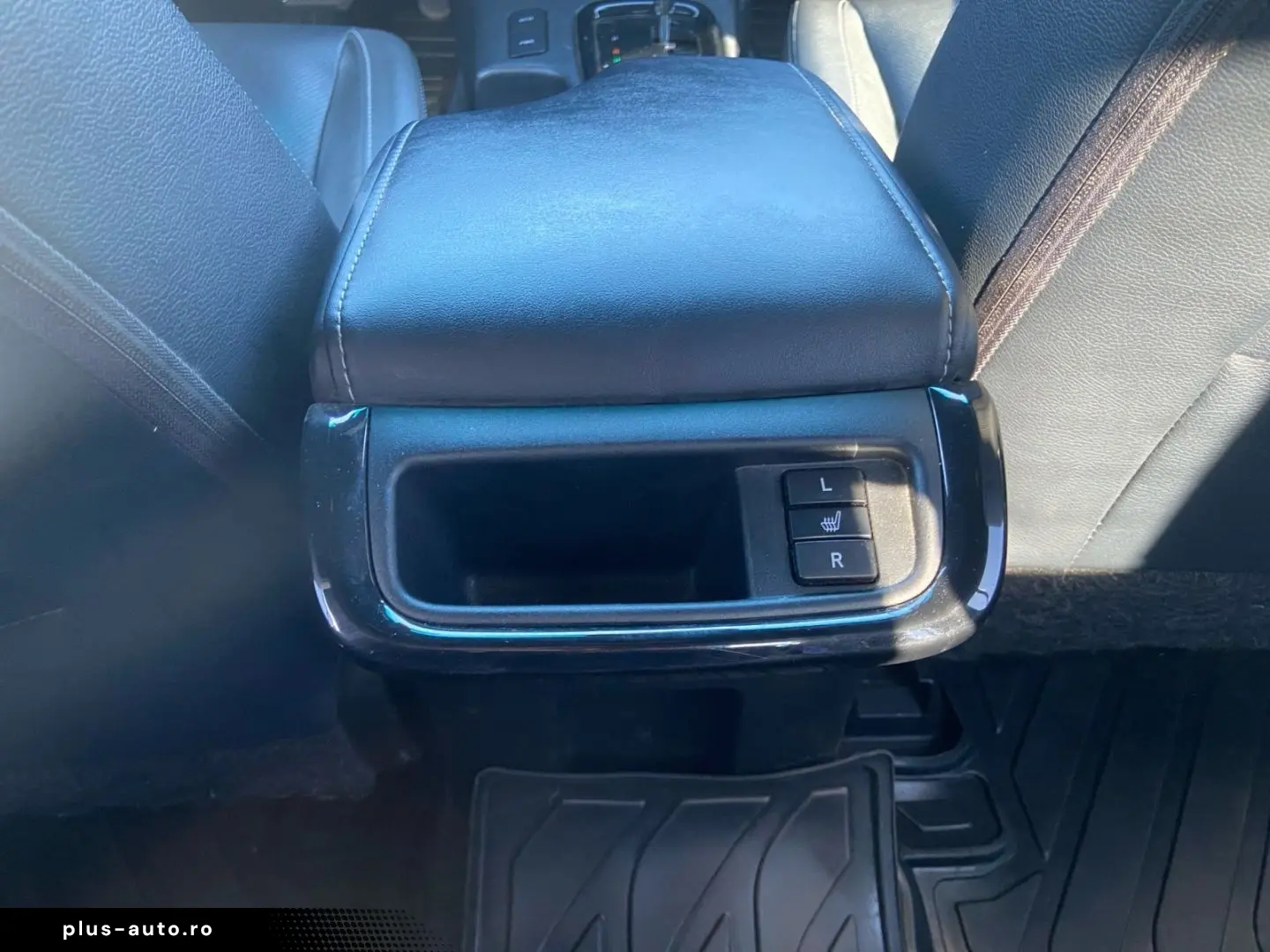 TOYOTA Hilux 4x4 Double Cab Invincible  360  Leder AHK