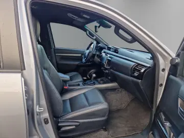 Toyota Hilux Double Cab Invincible 4x4 Navi