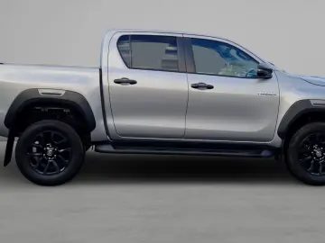 Toyota Hilux Double Cab Invincible 4x4 Navi