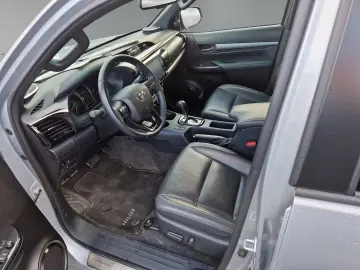 Toyota Hilux Double Cab Invincible 4x4 Navi