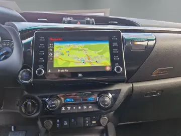 Toyota Hilux Double Cab Invincible 4x4 Navi