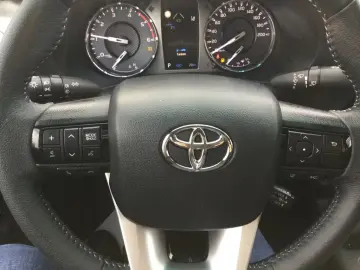 Toyota Hilux 2.8 Double Cab Comf 4x4 Navi