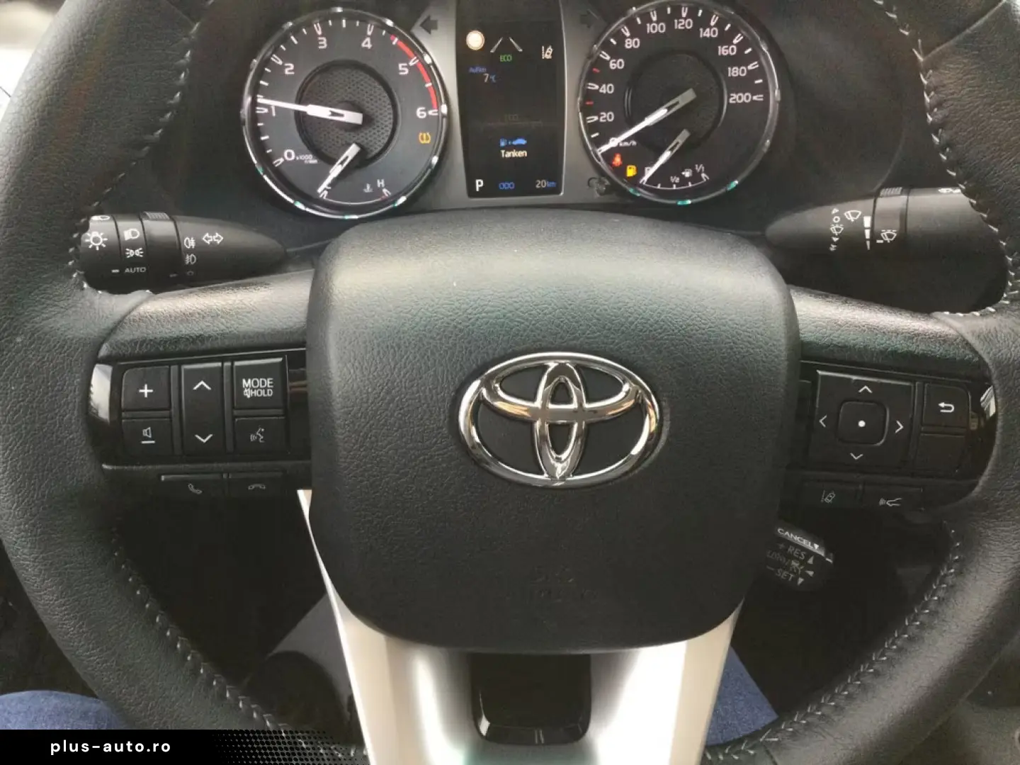 Toyota Hilux 2.8 Double Cab Comf 4x4 Navi