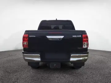 Toyota Hilux 2.8 Double Cab Comf 4x4 Navi