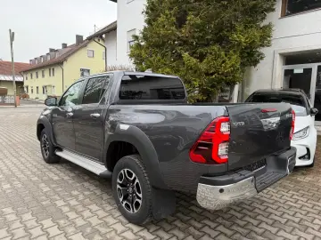 Toyota Hilux 4x4 2 8 DC Executive  Navi