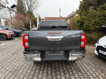 Toyota Hilux 4x4 2 8 DC Executive  Navi
