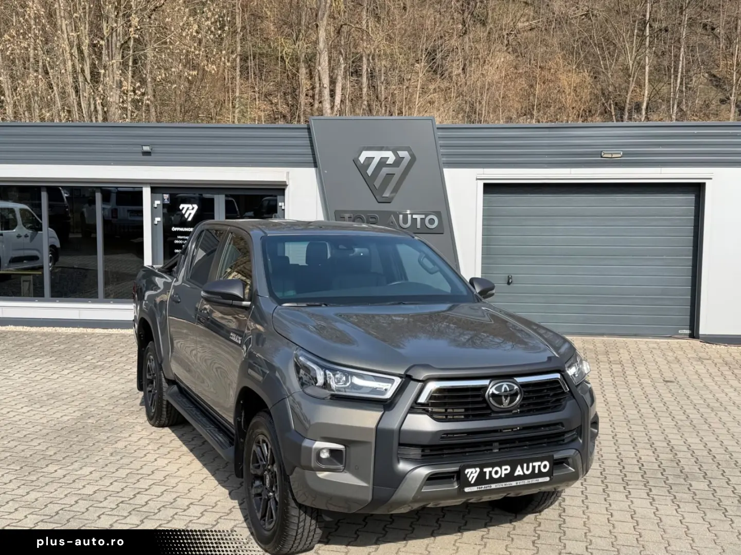 TOYOTA Double Cab INVINCIBLE 2.8Aut.Leder.LED.AHK.Mild